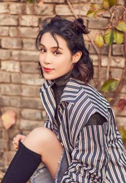 高清中国山东济南影视女演员韩丹彤优雅俏皮风格时尚街拍高清图片