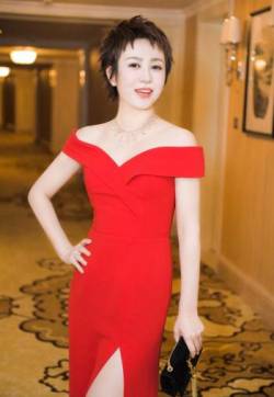 高清辽宁省丹东市宽甸满族自治美女马丽红色高叉长裙性感写真图片