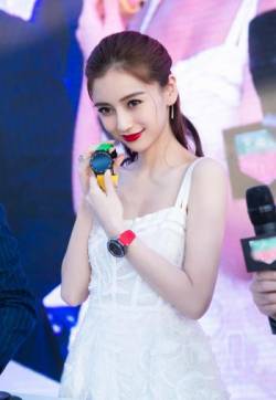 中国内地上海影视女演员Angelababy杨颖白裙典雅红唇迷人活动写真图片
