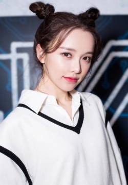 高清北京美女黄一琳丸子头俏皮活动写真图片