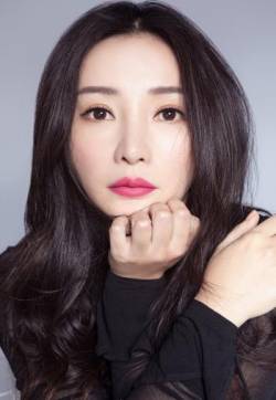 中国内地湖南衡阳女演员柳岩精致妆容甜美写真图片柳岩图片