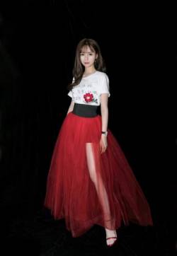 高清湖南省湘西吉首市美女沈梦辰红色透视纱裙秀美腿迷人写真图片