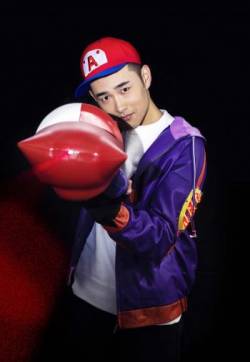 中国内地辽宁鞍山男演员王彦霖《王者出击》鲁班造型帅气高清图片