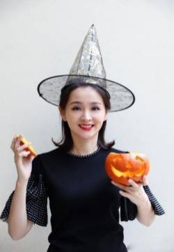 邓莎万圣节搞怪写真九连拍图片  邓莎图片