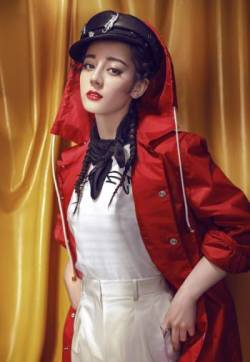 高清新疆乌鲁木齐美女演员迪丽热巴复古风烈焰红唇时尚写真图片