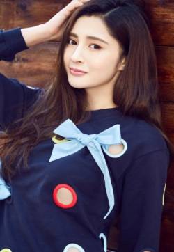 内地巨星歌手李心艾可爱甜美时尚写真高清图片