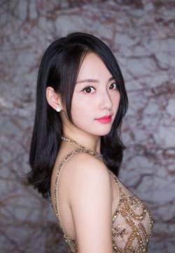 张嘉倪性感露背透视裙妩媚写真图片