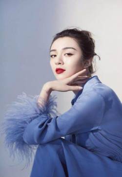 中国内地山东省青岛女演员王晓晨魅惑红唇时尚写真高清图片
