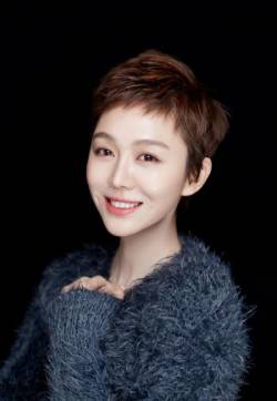 中国内地大连女演员姜妍短发造型清爽写真高清图片