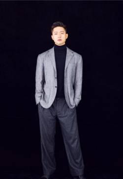 中国内地陕西省西安男演员凌潇肃成熟魅力冬日写真高清图片