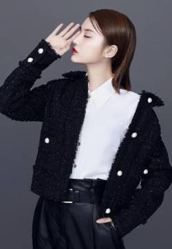 中国内地女演员张慧雯性感红唇写真大片高清图片