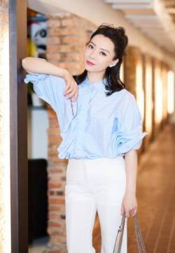 中国影视湖北黄石女演员陈数知性优雅蓝色魅力写真图片