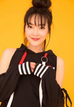 高清高清辽宁美女何杜娟休闲时尚写真图片