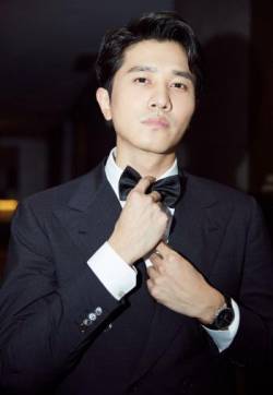 中国内地吉林省长春影视男演员彭冠英儒雅绅士风活动照高清图片