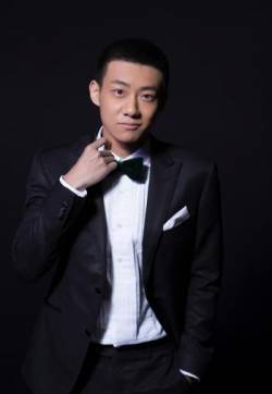 高至霆西装型男魅力写真图片