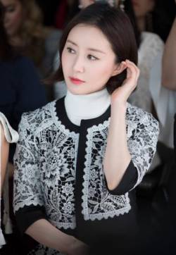 高清吉林美女演员舒畅2018时装秀高清图片