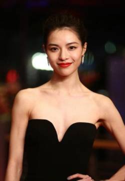 高清中国内地广东省广州女演员钟楚曦柏林电影节红毯图片