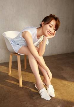 中国大陆内地女演员蓝盈莹杂志封面性感写真图片