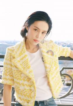 高清中国山东济南影视女演员韩丹彤巴黎时装周图片