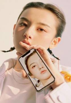 中国北京女演员宋祖儿鬼马俏皮时尚写真图片