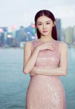 高清中国内地女演员美女苗苗温婉优雅粉色长裙写真图片