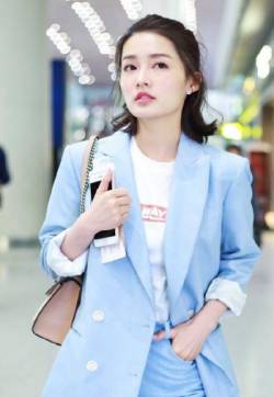 中国内地江苏省苏州市影视女演员李沁修长美腿性感清凉写真图片