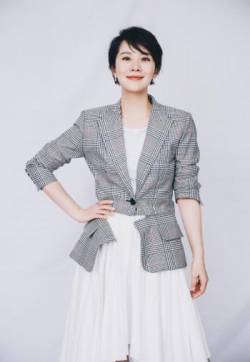 高清中国南京女演员海清拼接西装性感写真图片