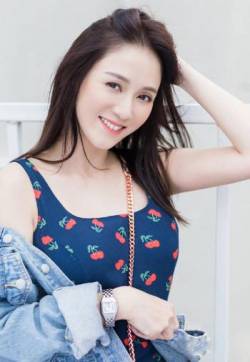 高清台湾省新竹县女演员陈乔恩清新唯美街拍写真图片