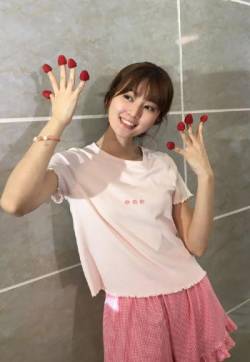 高清中国内地黑龙江省哈尔滨女演员乔欣可爱俏皮生活照图片