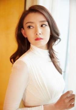 中国内地山西太原女演员、歌手周奇奇优雅知性写真图片