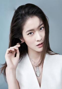 中国内地浙江省义乌女演员张雪迎性感时尚大片写真图片
