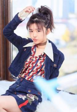 高清美女星宋伊人陈飞宇腾讯视频活动照图片