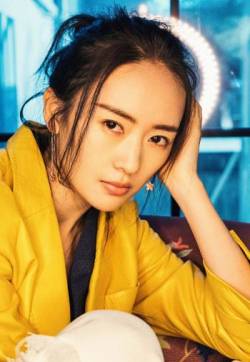 中国内地云南昆明女演员童瑶复古慵懒风时尚杂志写真高清图片