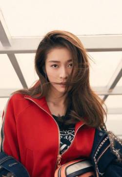 中国内地浙江省义乌女演员张雪迎最新时尚率性写真高清图片