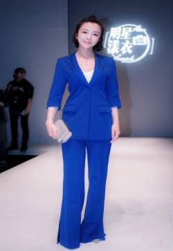 中国内地辽宁省锦州女演员李依晓干练西装时尚写真图片