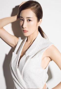 中国内地辽宁省锦州女演员李依晓白色性感梦幻唯美写真图片