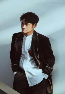 武汉男明显袁弘魅力型男时尚写真大片