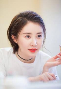 高清吉林美女演员舒畅后台花絮照图片