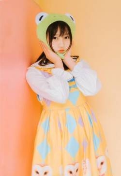 灵动可爱美少女白丝袜诱惑写真图片