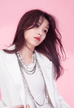 林省通化市集安女明星孙怡甜美优雅时尚杂志写真图片