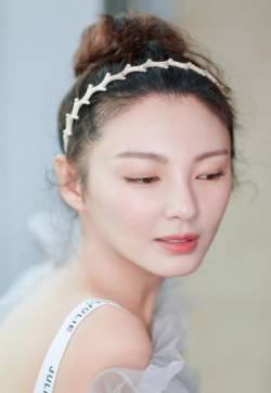 高清内地山东德州女演员张雨绮性感唯美薄纱裙活动写真图片