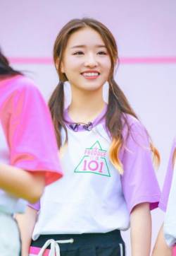 高清女星鹿小草《创造101》图片