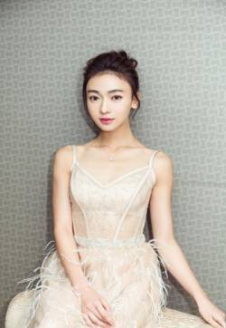 高清中国内地北京人影视女演员吴谨言清新优雅活动写真图片