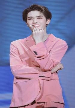 高清内陆男星朱正廷帅气饭拍高清图片