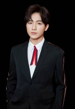 大陆内地男演员李宏毅帅气活动照图片
