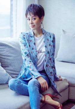 高清中国内地贵州省贵阳女演员可爱呆萌花季少女游乐场清新阳光宁静写真图片第张