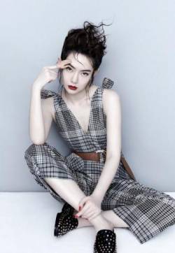 四川省成都市武侯女演员戚薇野性时尚性感写真图片