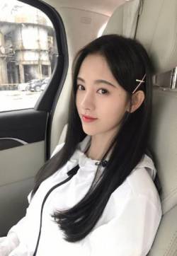 中国大陆四川省遂宁女演员鞠婧祎图书馆休闲生活照图片