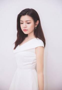 高清台湾台北女演员陈妍希甜美优雅写真图片
