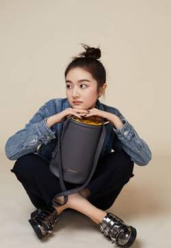 中国内地北京影视女演员李兰迪个性时尚写真图片